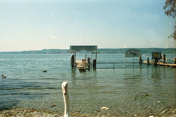 Schiffsanleger im Hochwasser. Unteruhldingen