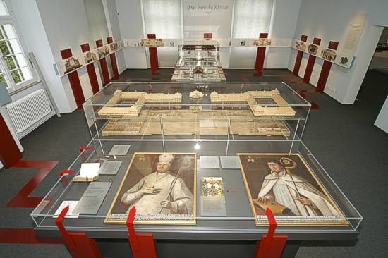 Schussenried: Blick in die Rume der Ausstellung Verborgene Pracht