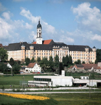 Ansicht der Konventsgebäude von der Stadt her