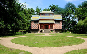 Chinesischer Teepavillon und chinesischer Garten im Schlosspark Oranienbaum