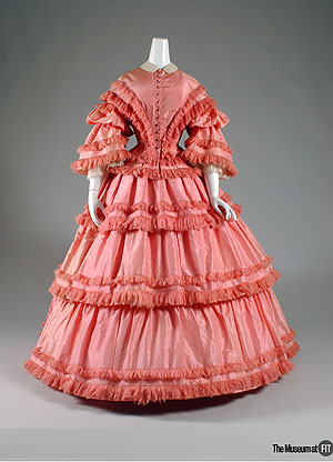 Nachmittagskleid. Pinkfarbener Seidentaft, 1857, USA, Ankauf Museum. Foto: Eileen Costa/FIT