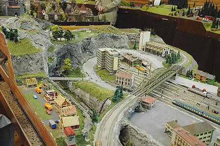 Faszination Modelleisenbahn  - Zum Ausklang der Sonderausstellung entf�hrt das Mainfr�nkische Museum in Kooperation mit dem Club der Modelleisenbahner W�rzburg e.V. in die faszinierende Welt der Modelleisenbahn.