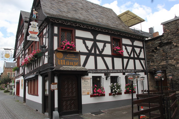 Zur Erinnerung an die kurpf&auml;lzische M&uuml;nzst&auml;tte: Weinstube Kurpf&auml;lzische M&uuml;nze - eine der wengen Erw&auml;hnungen der Kurpfalz im gesamten Raum!