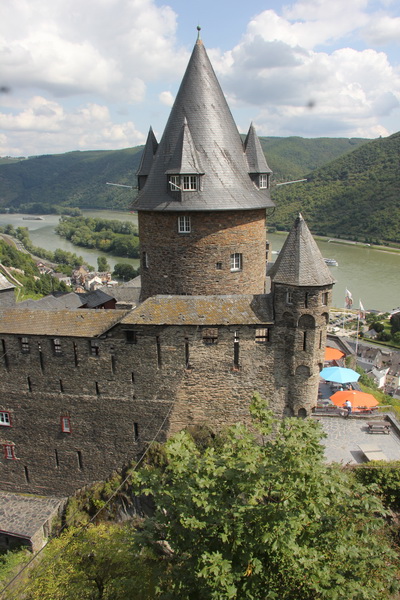 Bacharach: Burg Stahleck &uuml;ber dem Mittelrheintal 