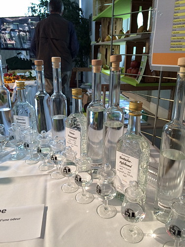 Sortenrein gebrannte Apfelschn&auml;pse der Badischen Kleinbrenner