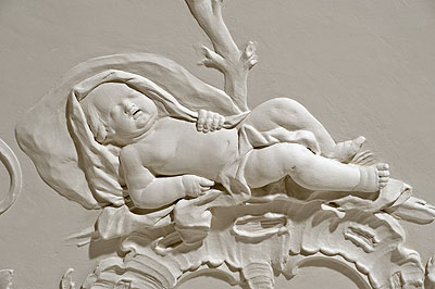 Schlafender Putto. Stuckdekoration im Neuen Schloss Meersburg. Foto: ssg 