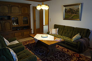 Wohnzimmer im Hermann-Schilli-Haus: Das Hermann-Schilli-Haus (Baujahr 1980) wird am 2. Juli 2017 eröffnet. Mit der Präsentation einer Wohnungseinrichtung werden die 80-er Jahre Einzug in das Freilichtmuseum halten. 