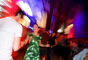 Lindy Hop Innenhof des Museums für Neue Kunst. © Städtische Museen Freiburg, Foto Rita Eggstein