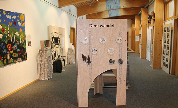 Blick in die Wechselausstellung „Klimaturgie“ im Haus der Natur (© Naturpark Südschwarzwald)