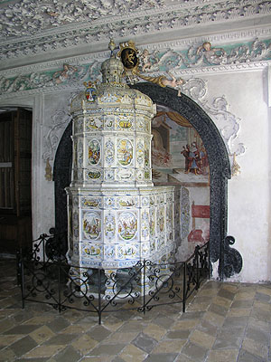 Salem, Fayenceofen im Sommerspeisesaal der Mönche