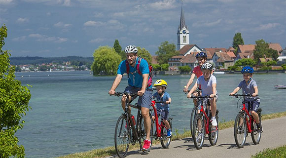 Die flache Landschaft im Kanton Thurgau lädt zum Radeln mit der ganzen Familie ein.