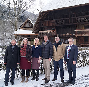 Personeller Wechsel an der Spitze der „Sieben im Süden“: Landrat Frank Scherer (Ortenaukreis) gibt nach fünf Jahren den Vorsitz der sieben baden-württembergischen Freilichtmuseen an Landrat Stefan Bär (Tuttlingen) weiter.