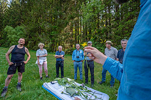Jurybegehung auf der später preisgekrönten Wiesen von Wiesenmeister Bernhard Maier in Dachsberg-Wittenschwand (Kategorie „Artenreiche Wiesen“). © F. Tröndle, Naturpark Südschwarzwald