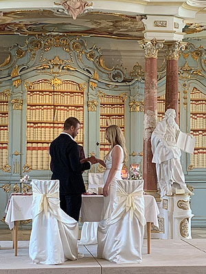 Beliebter Ort für das Ja-Wort: Der Bibliothekssaal des ehemaligen Klosters Schussenried. Foto: jmoll/SSG