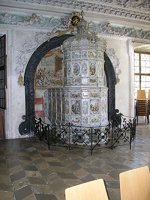 Schloss und Kloster Salem, Kachelofen im ehemaligen Sommerrefektorium der Mönche, heute Betsaal der evangelischen Gemeinde. Foto: kulturer.be