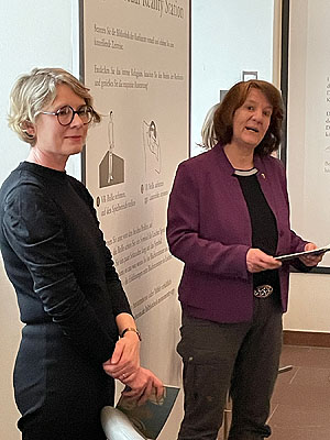 SSG-Geschäftsführerin Patricia Alberth und Finanzstaatssekretärin Gisela Splett bei der Vorstellung der neuen Präsentationen. Foto: kulturer.be