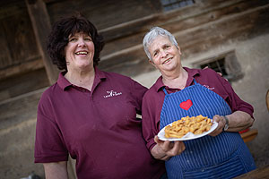 Landfrauentag: Beim Landfrauentag der Landfrauen aus Hornberg-Reichenbach-Niederwasser am 4. Mai dürfen sich die Museumsgäste auf Holzofenbrot, Striebele und Waffeln freuen. Foto: Schwarzwälder Freilichtmuseum Vogtsbauernhof, Hans-Jörg Haas