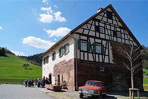 Das 600 Jahre alte Schlössle von Effringen können die Kinder im Rahmen des neuen Schulklassenprogramms „Arme Ritter, reiche Bauern“ entdecken. Foto: Schwarzwälder Freilichtmuseum Vogtsbauernhof 